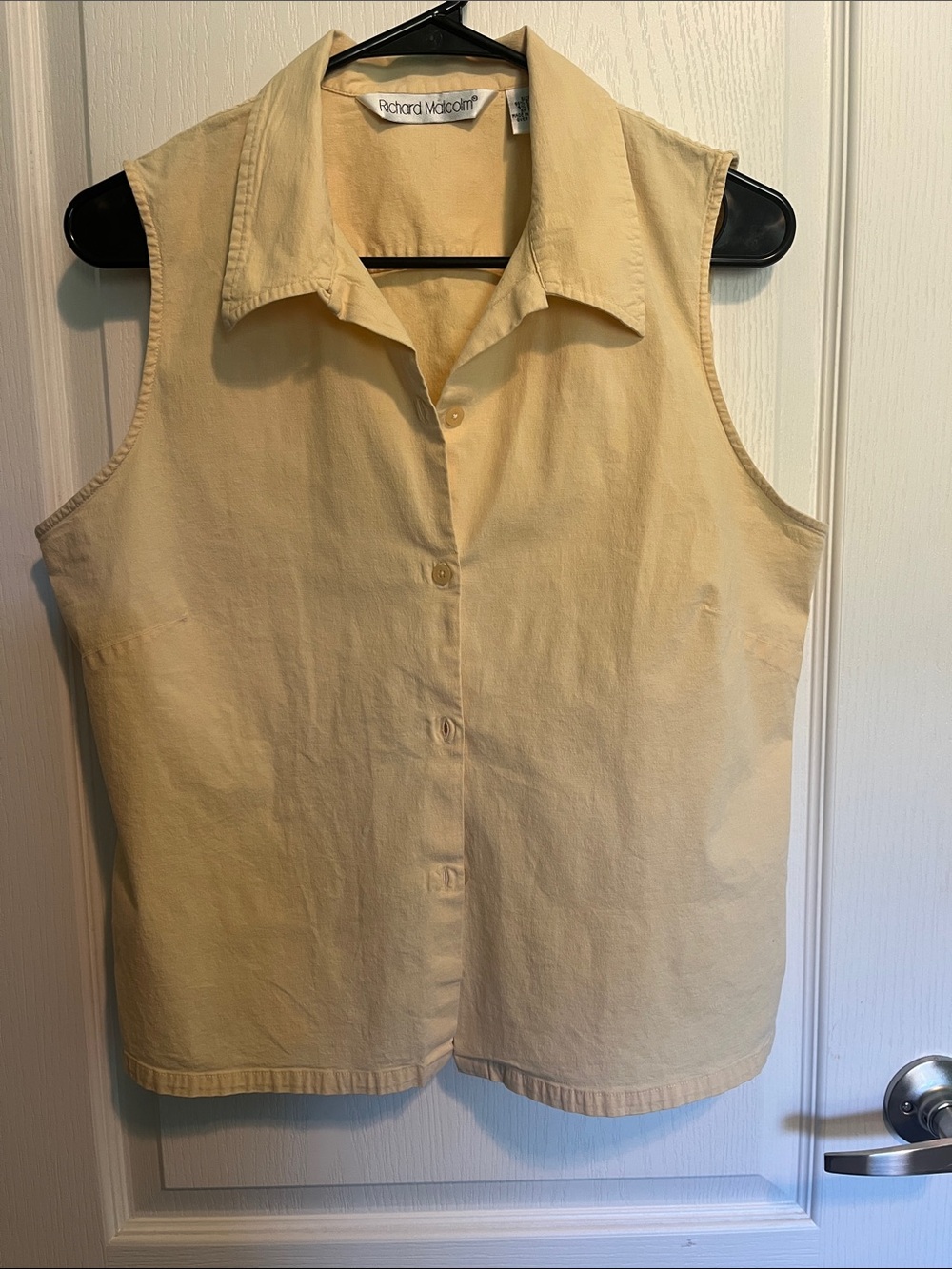 Richard Malcolm Sleeveless Button-Down Top in Pale Yellow